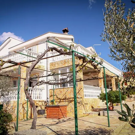 Vidrice Apartment