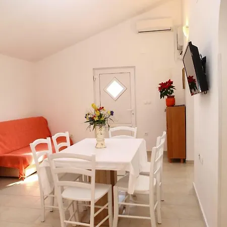 Vidrice Apartment
